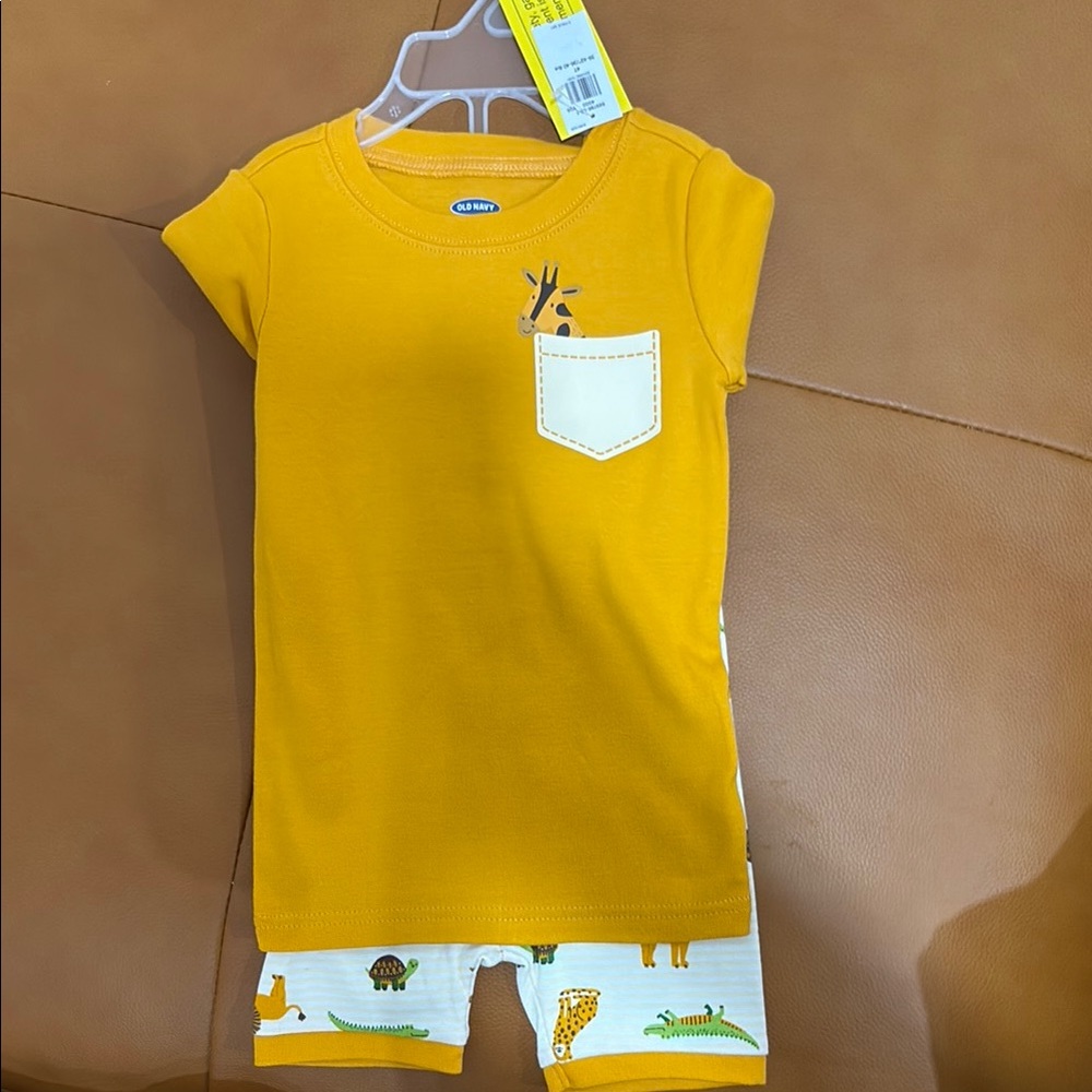Old Navy Mustard Giraffe Tee and Shorts pajama set